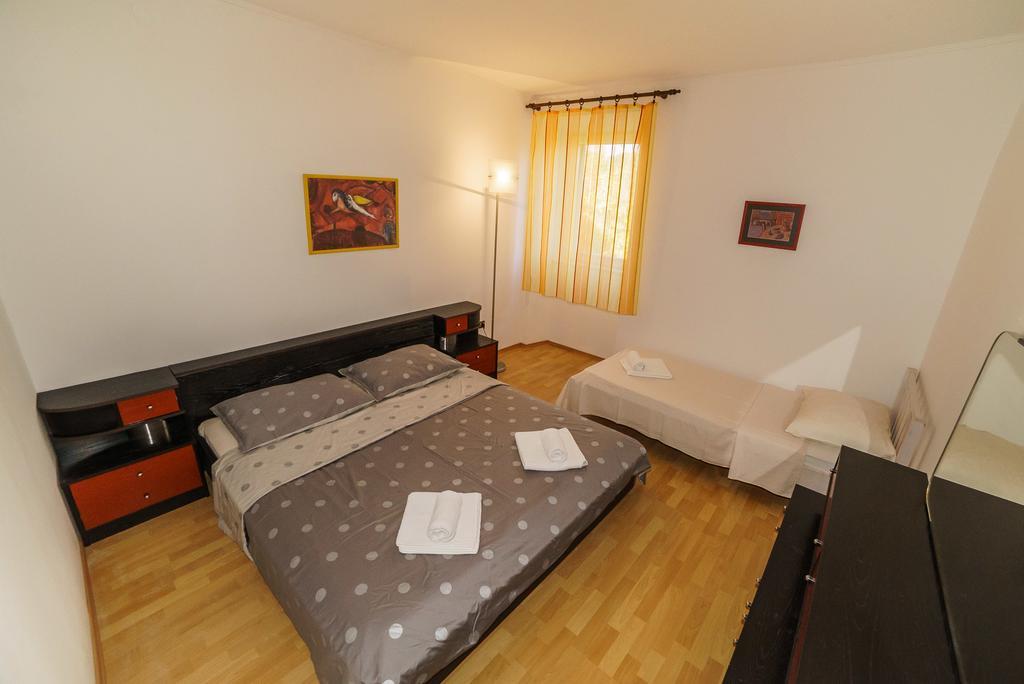 Alithia Silver Apartment Split